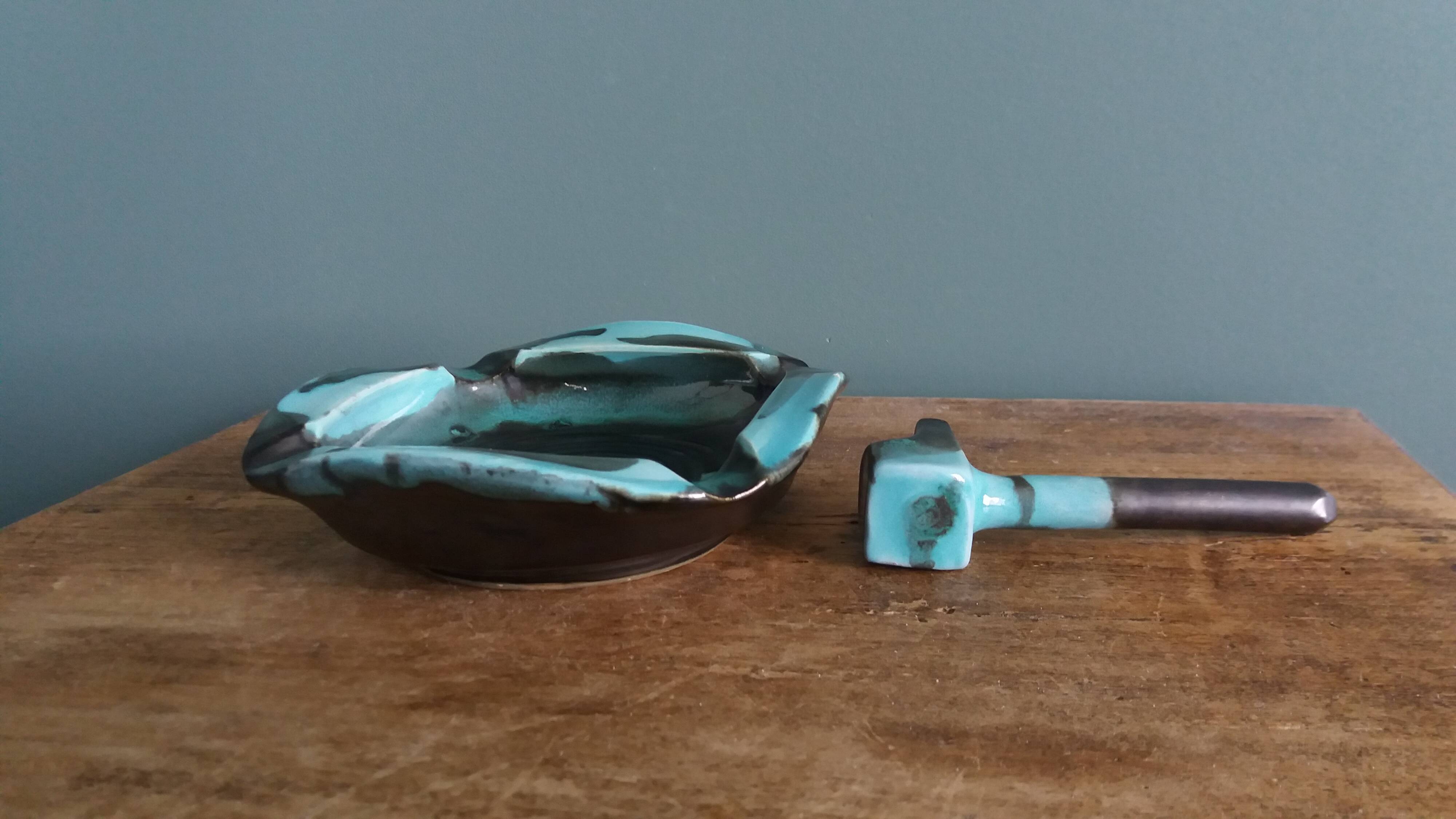 Ashtray signed by André Chaudemanche at Mezeray in Malicorne clay.