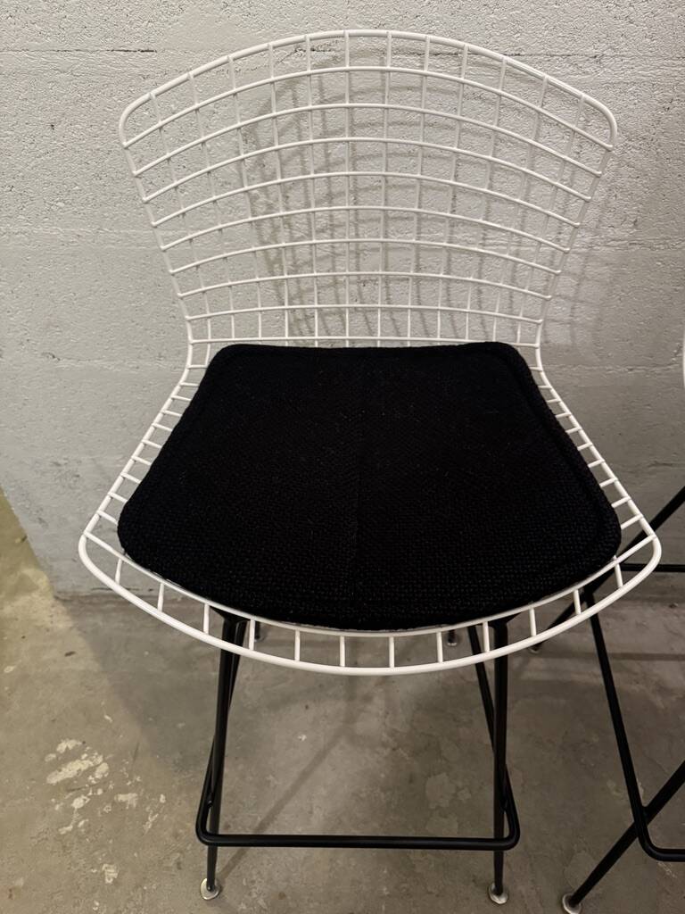 Bertoia Stool Knoll