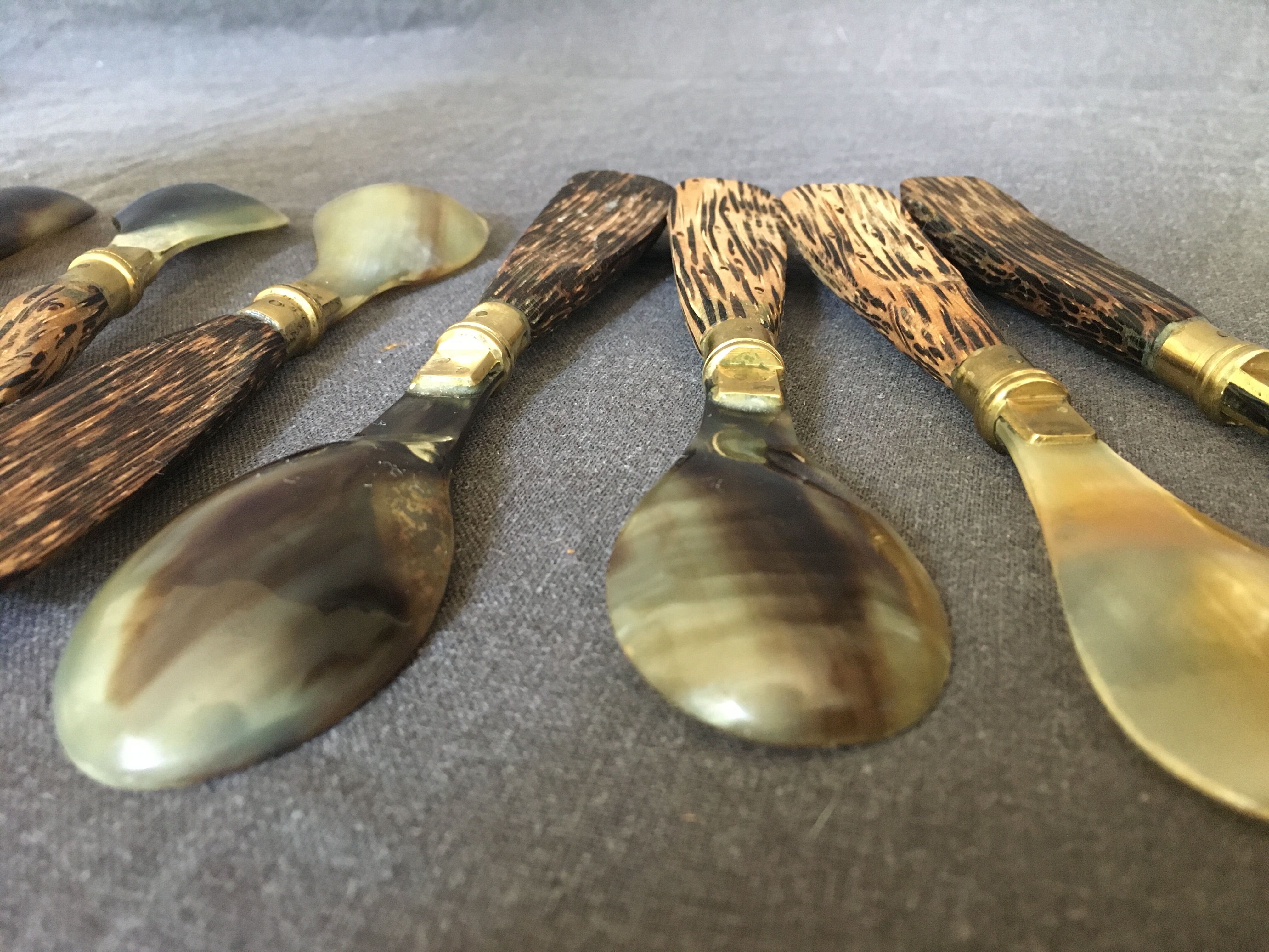 Set of 7 horn and wood spoons