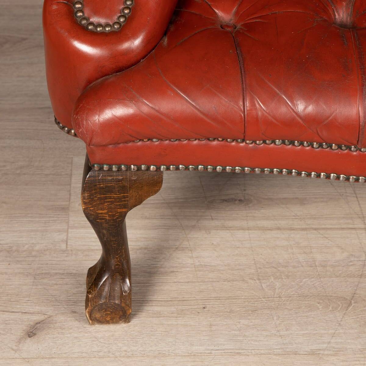 Stylish 20thc pair of english leather wing back armchairs c.1970