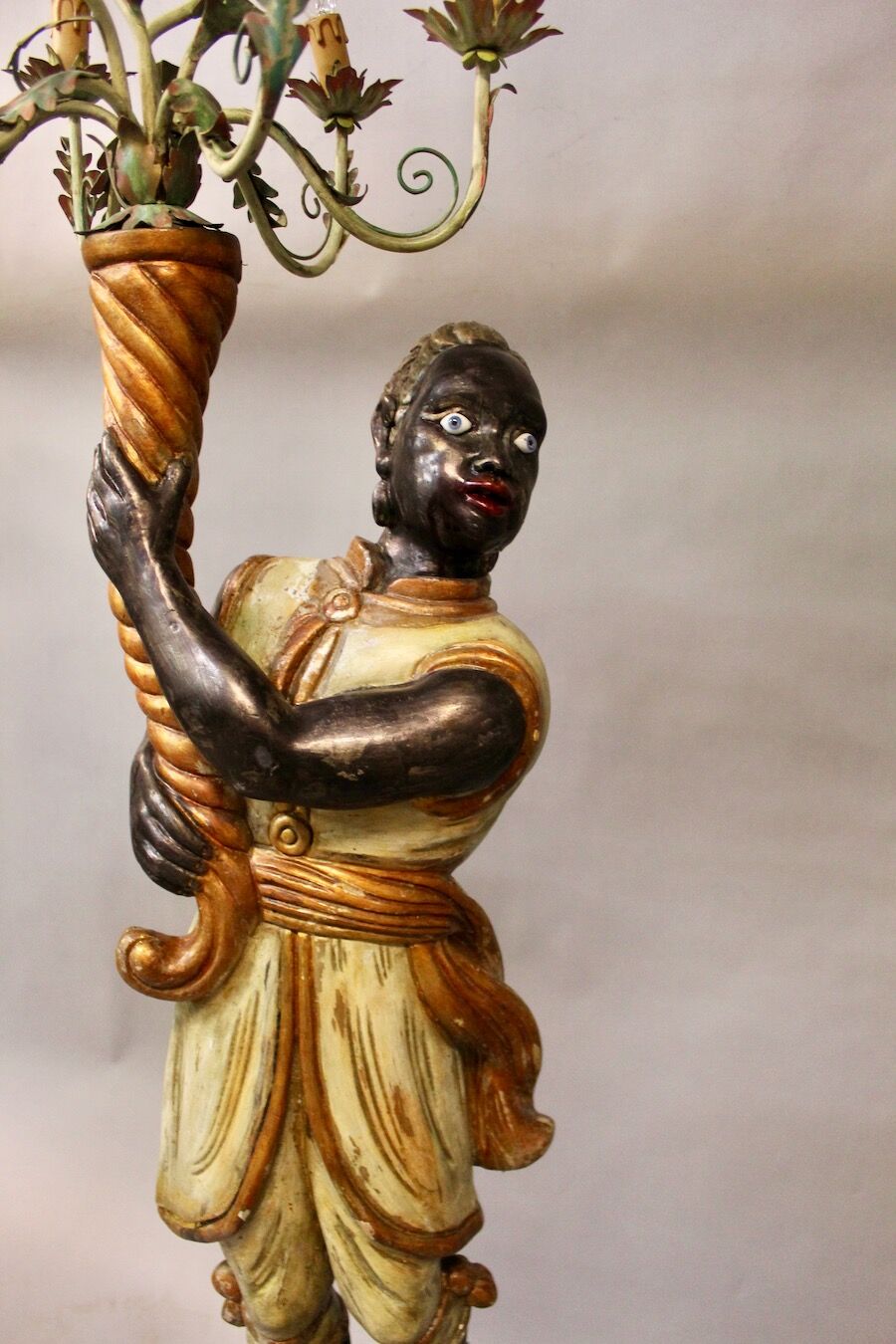 Nubian flare in wood and lacquered metal