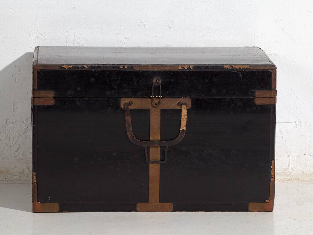 Antique Japanese chest in dark colour – Meiji / Taishō period (c.1868-1926) #13