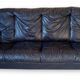 Cocooning black leather sofa