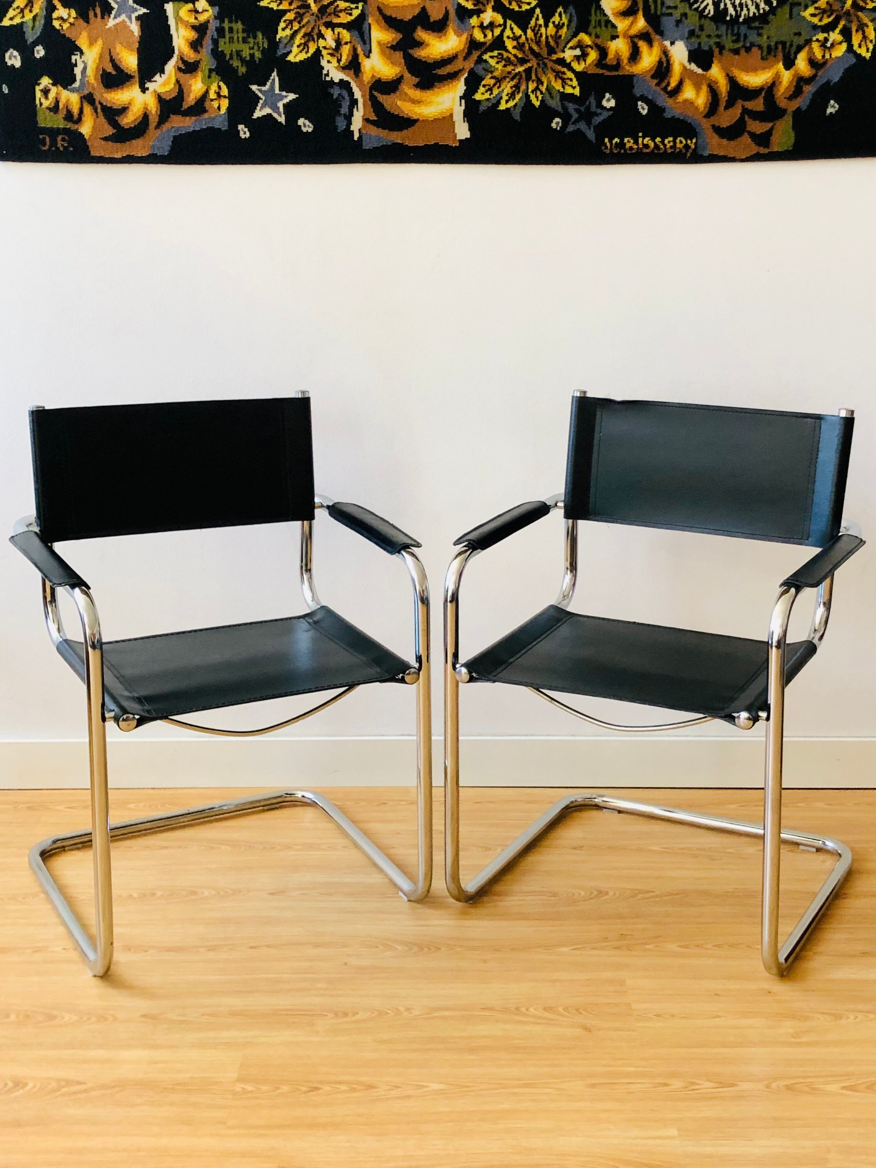 Pair of tubular armchairs in metal and leather Style Marcel Breuer