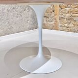 Round table in red marble by Eero Saarinen for Knoll