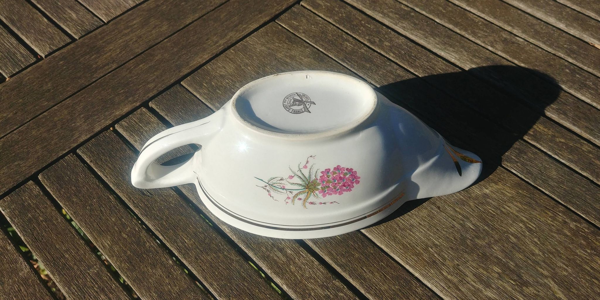 Porcelain gravy boat from the Orchies Moulin des Loups earthenware factory with lilac decoration