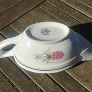 Porcelain gravy boat from the Orchies Moulin des Loups earthenware factory with lilac decoration