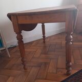 Round table with folding sides