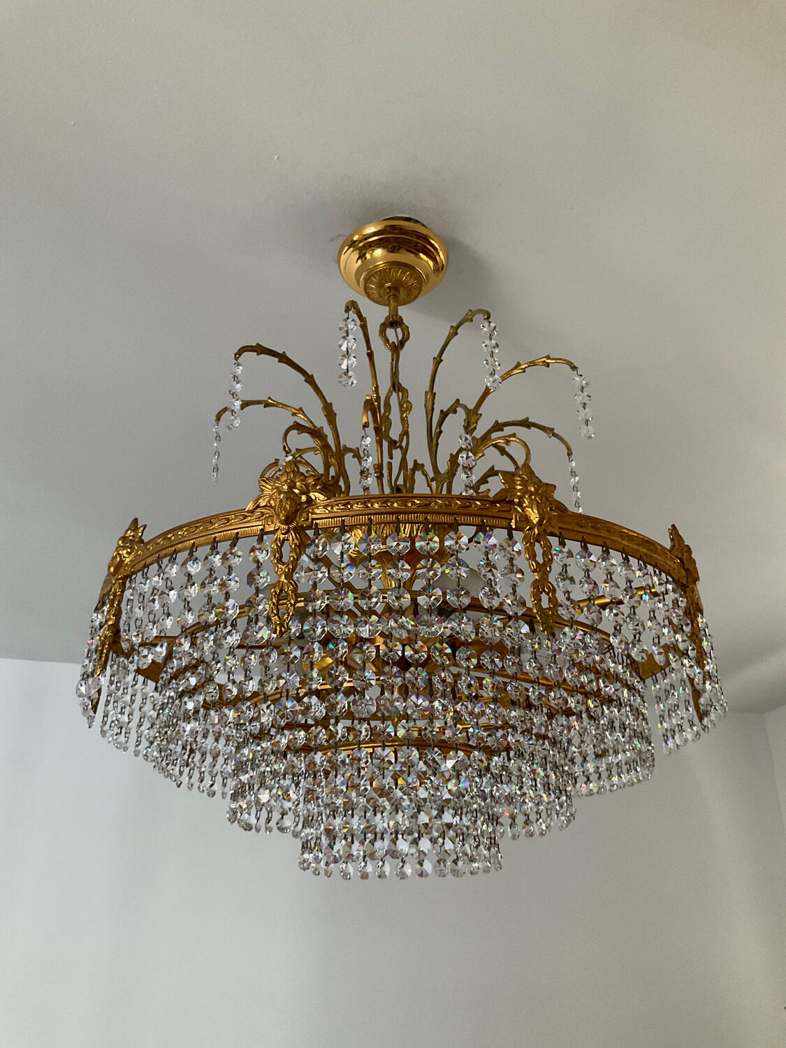 Lustre en bronze et cascade de pampilles en cristal