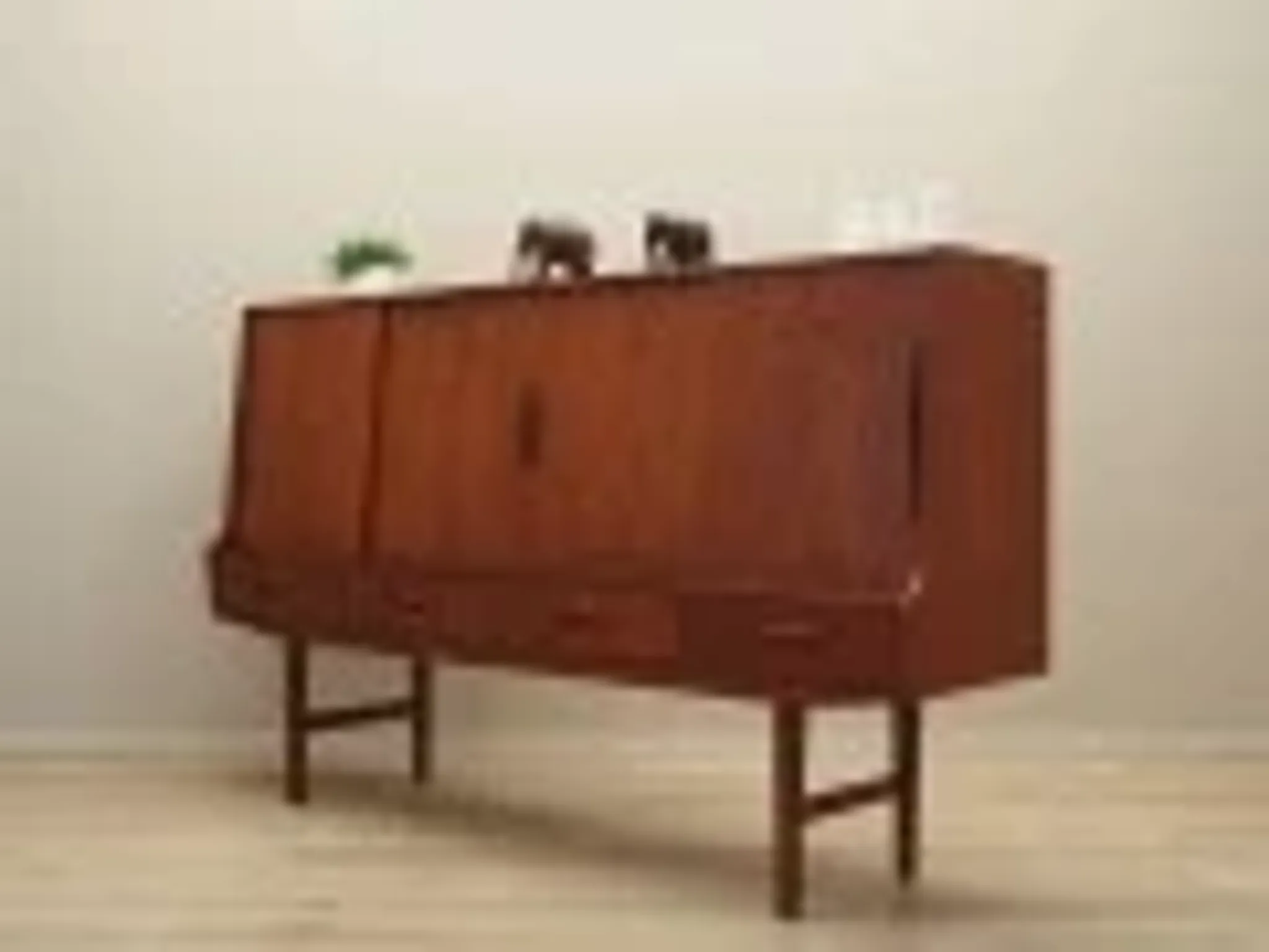 Buffet en teck, design danois, années 1960, production : Danemark