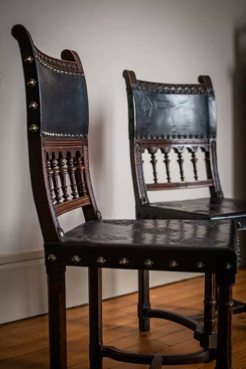 Paire de chaises Henri II – Modèles classiques en bois