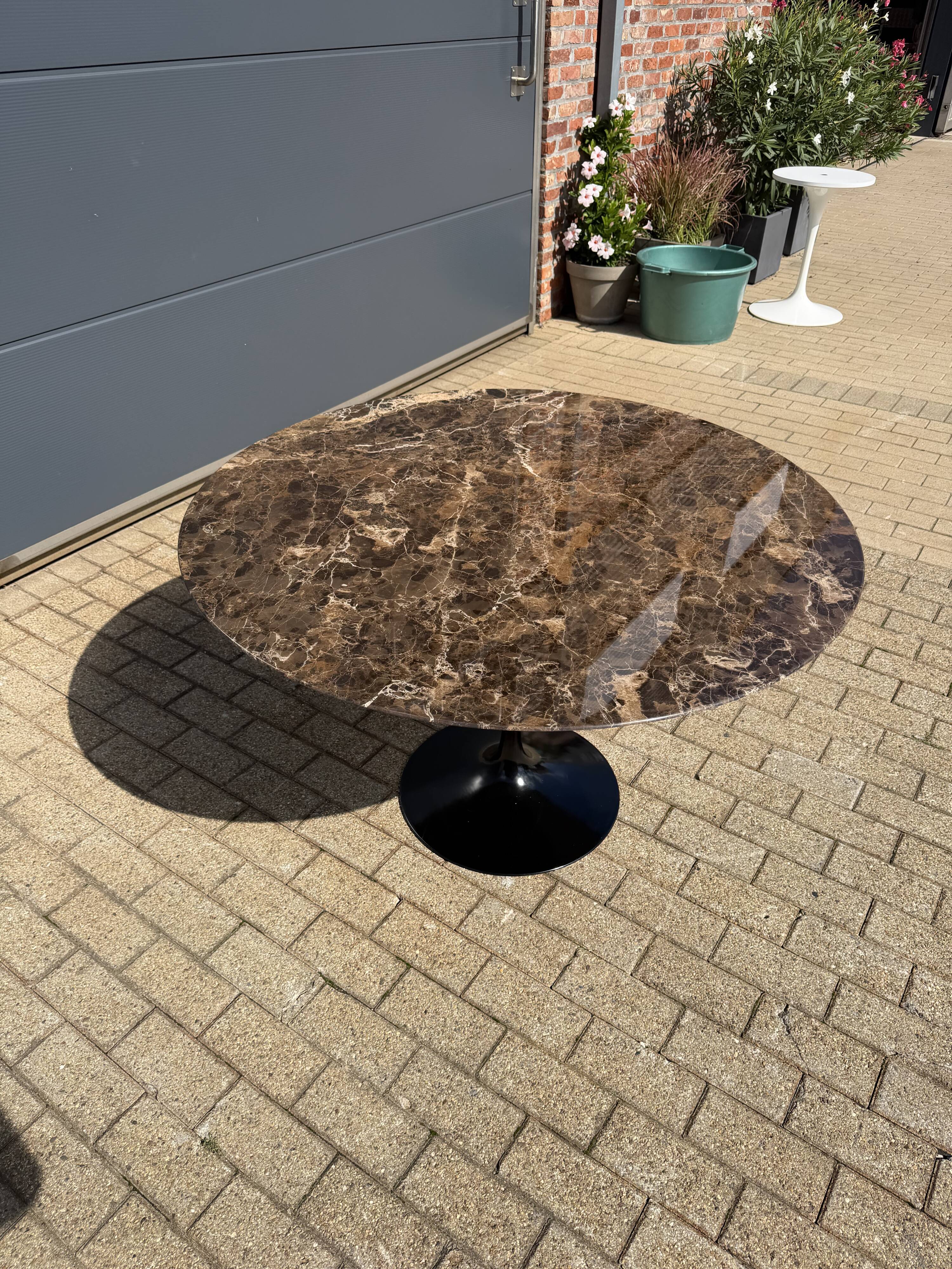 Original round Knoll Tulip dining table (137cm) Emperador glossy NEW CONDITION!