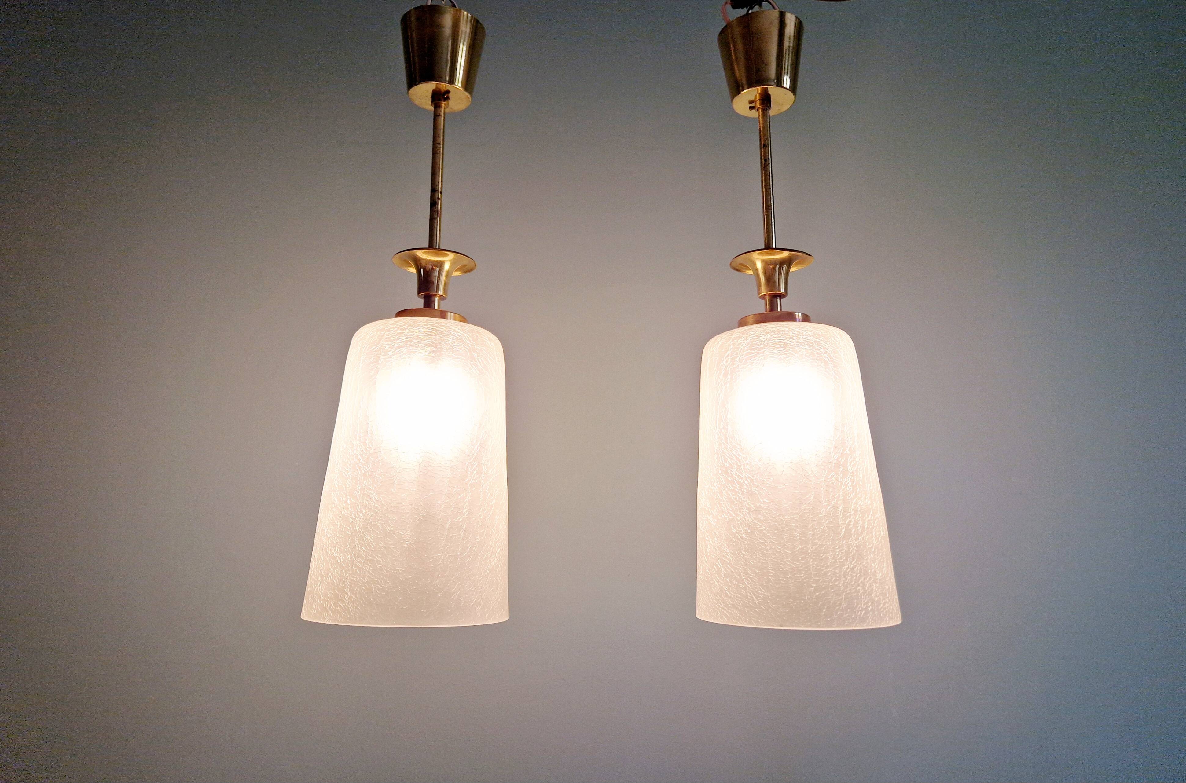 Pair of Mid Century Pendant Lights in Brass and Clear Crackle Glass, 1950s