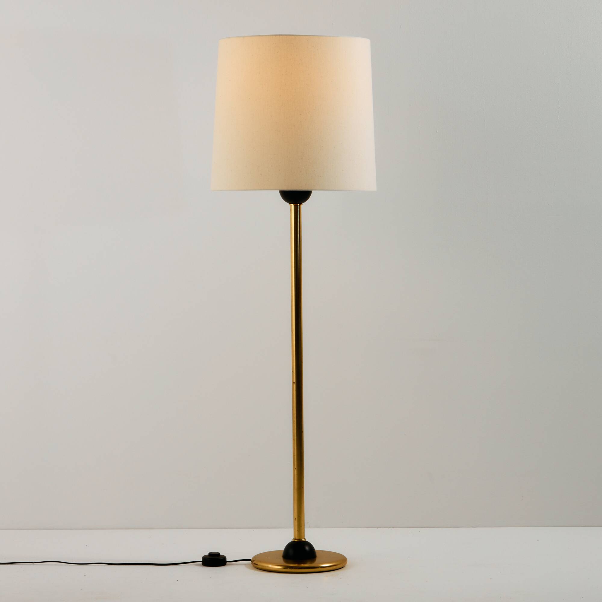 MK10571 Brass floor lamp
