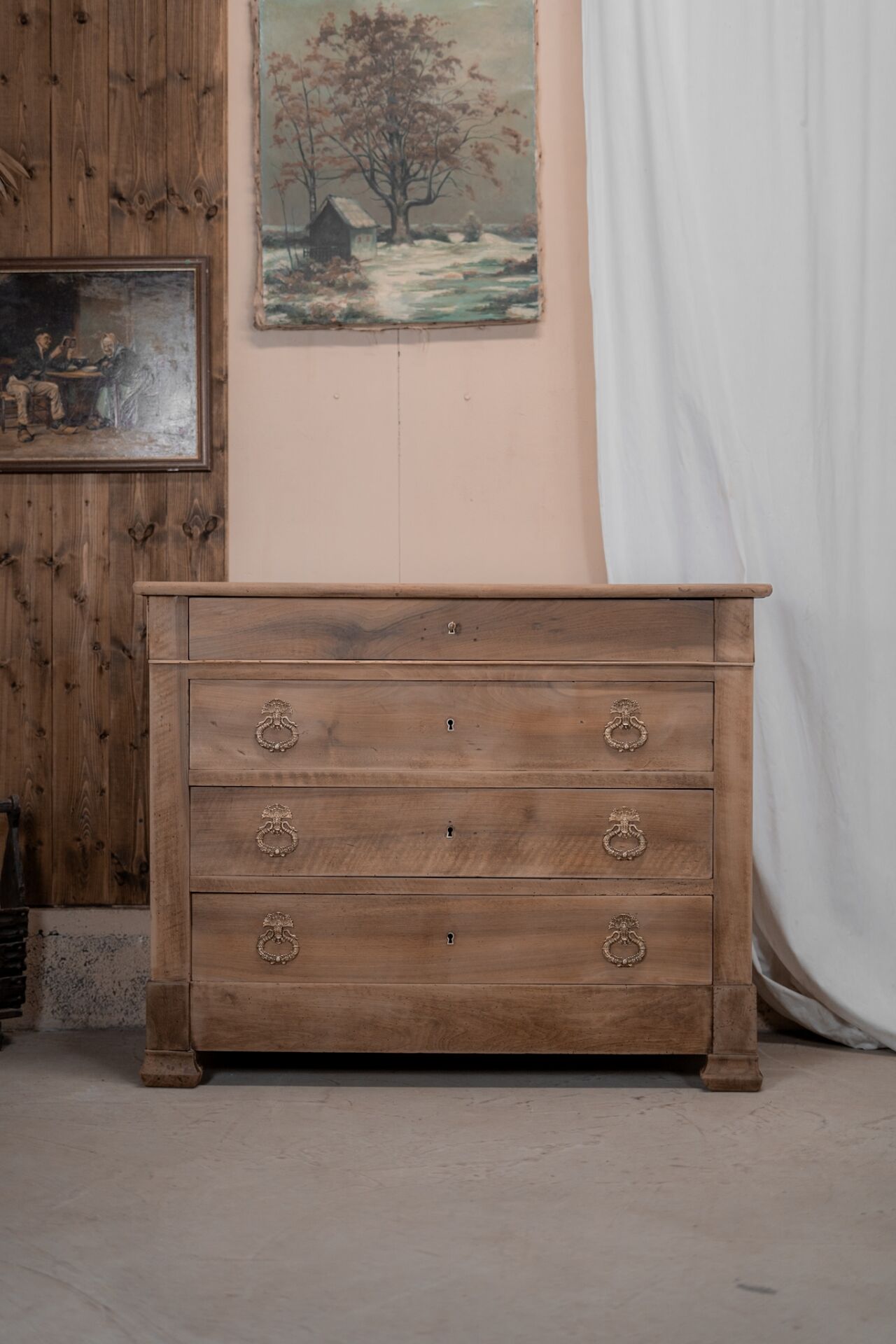 Commode en noyer massif