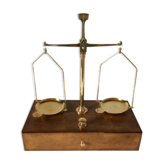 Precision balance trebuchet from pharmacy/laboratory xx°