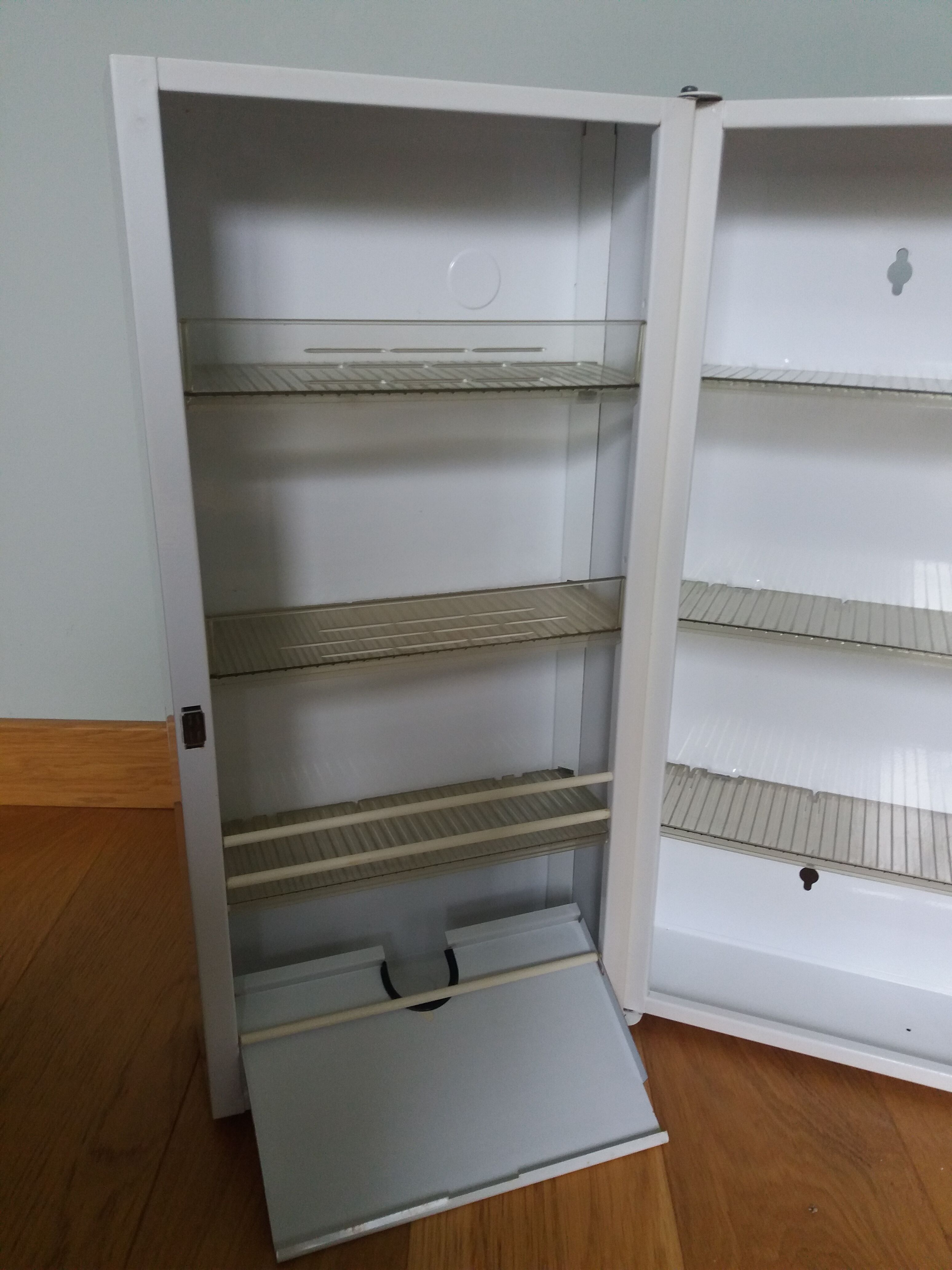 Rossignol medicine cabinet in lacquered metal