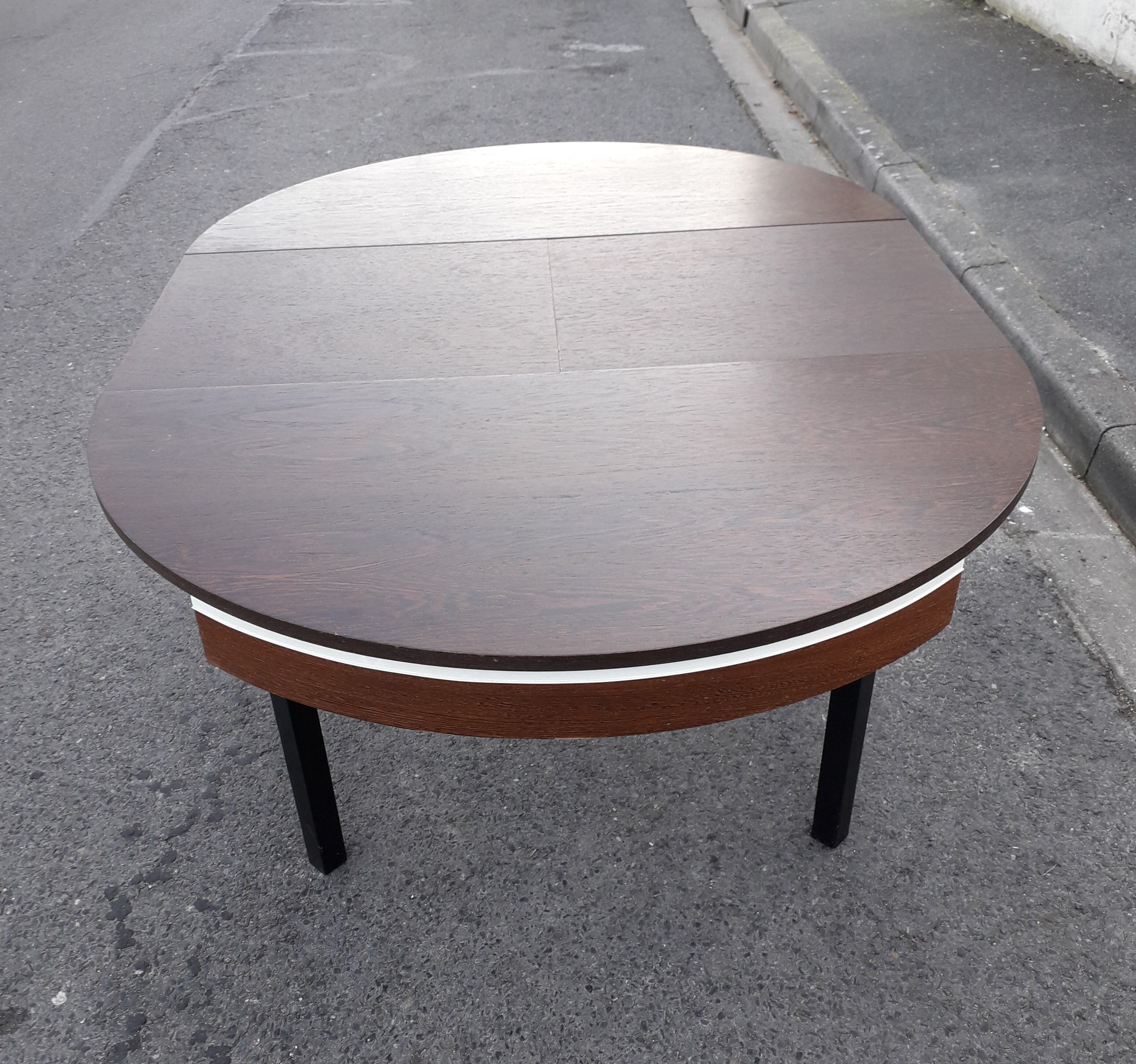 Round table expandable years 70