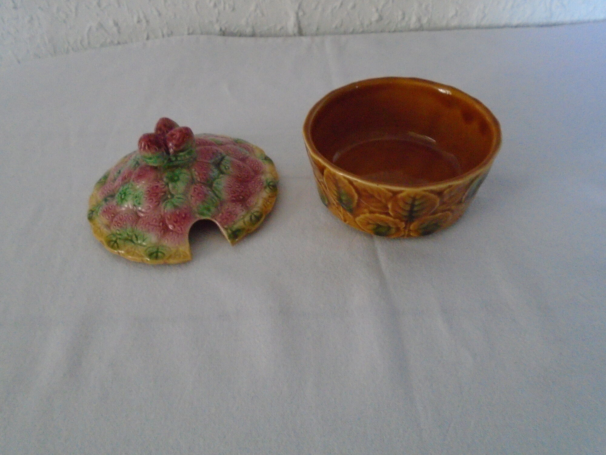 Confiturier cup pot barbotine faience of Sarreguemines strawberry decoration