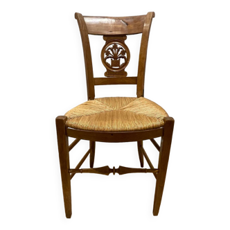Straw chair / straw chair from the early 19th century with a carved backrest and floral motif