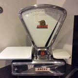 André vintage grocery scale