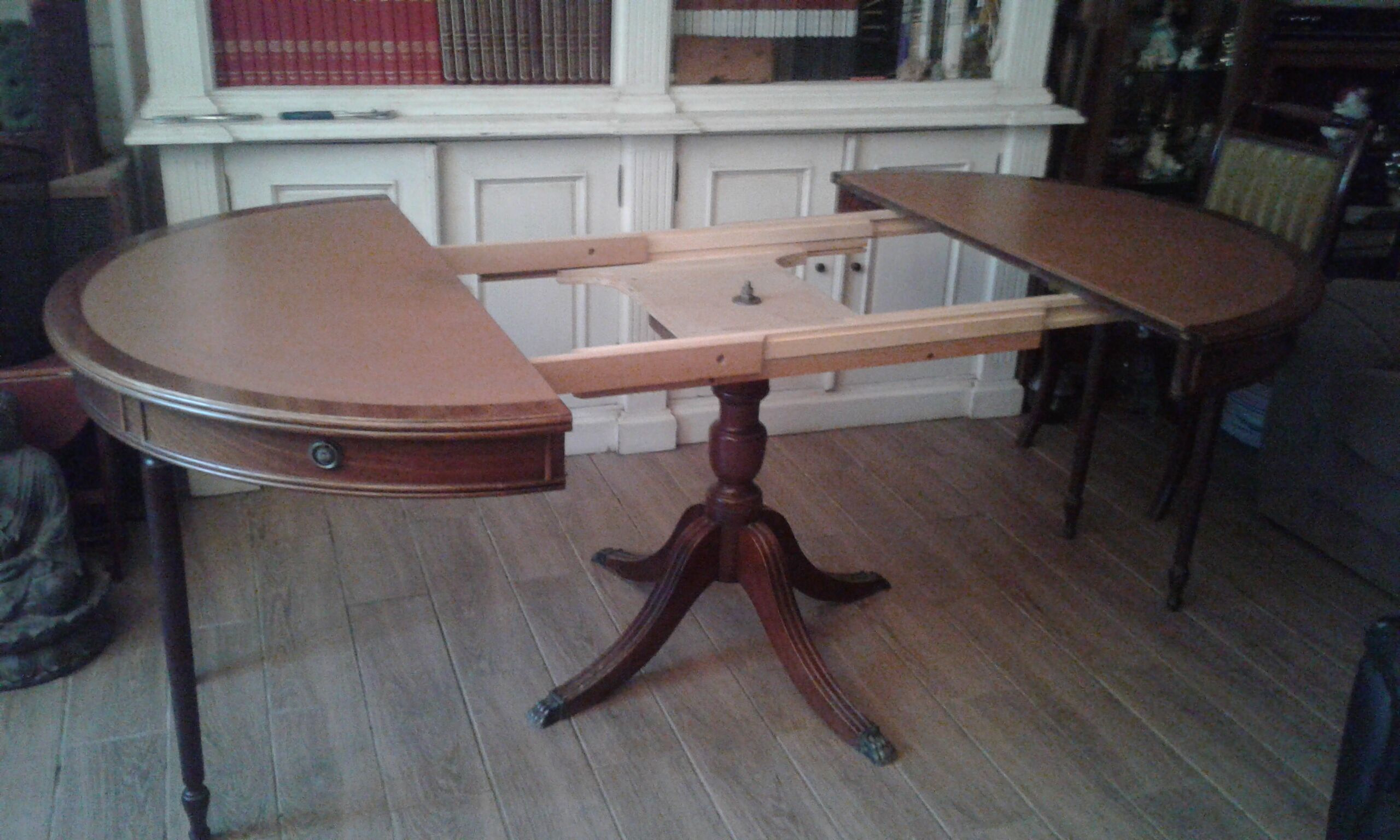 Dining room's table and 4 chairs, english style