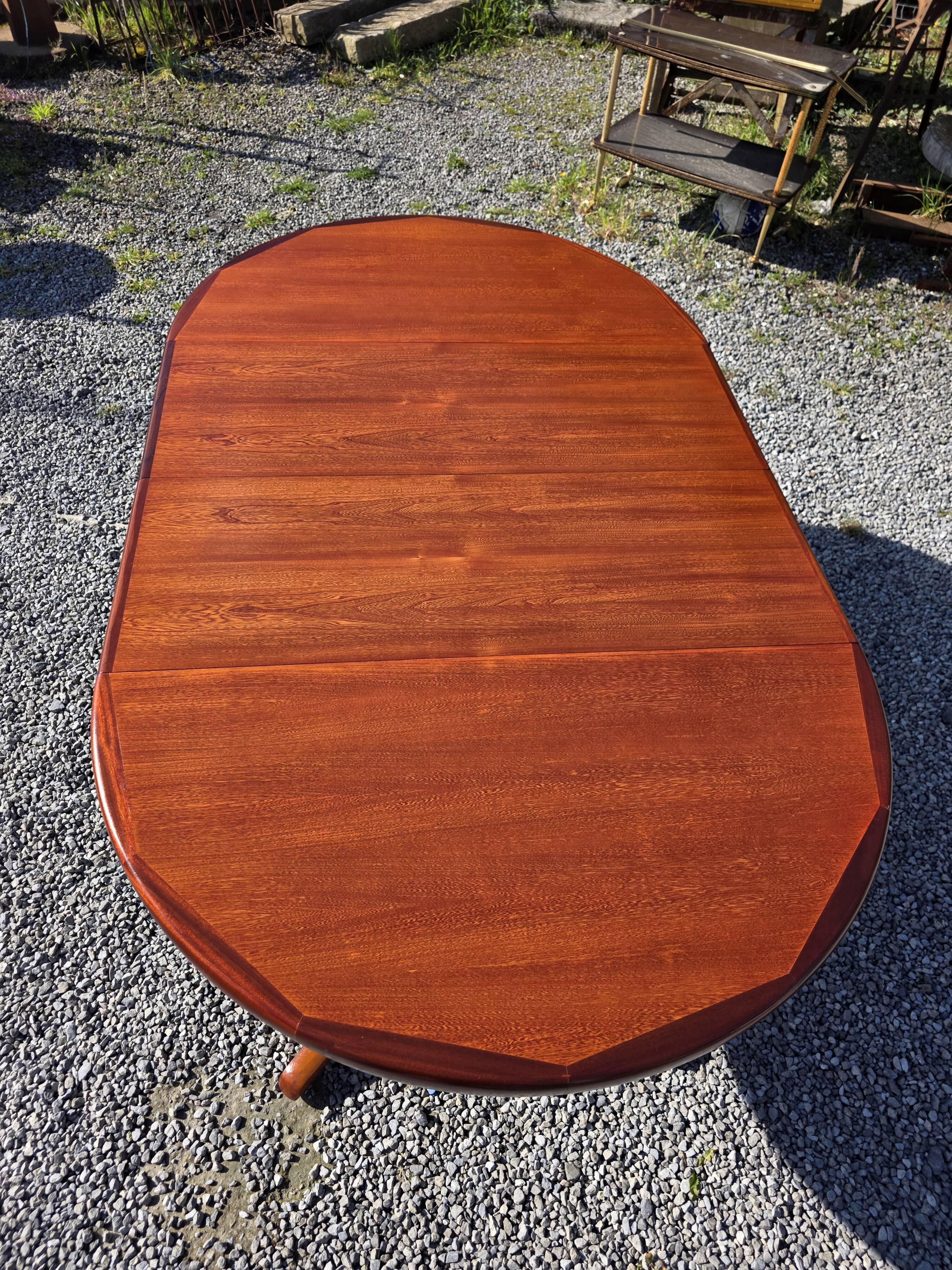 Baumann extendable table in teak from the 1960s.