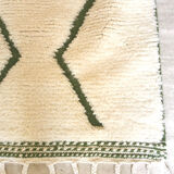 Magnificent Berber carpet Béni Ouarain green and white with diamonds and braided border