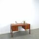 Teak vrijstaand bureau met lade uit Denemarken
