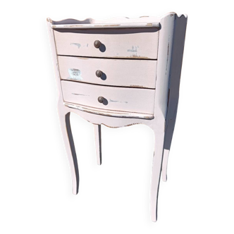 Small patinated vintage chest of drawers/bedside table