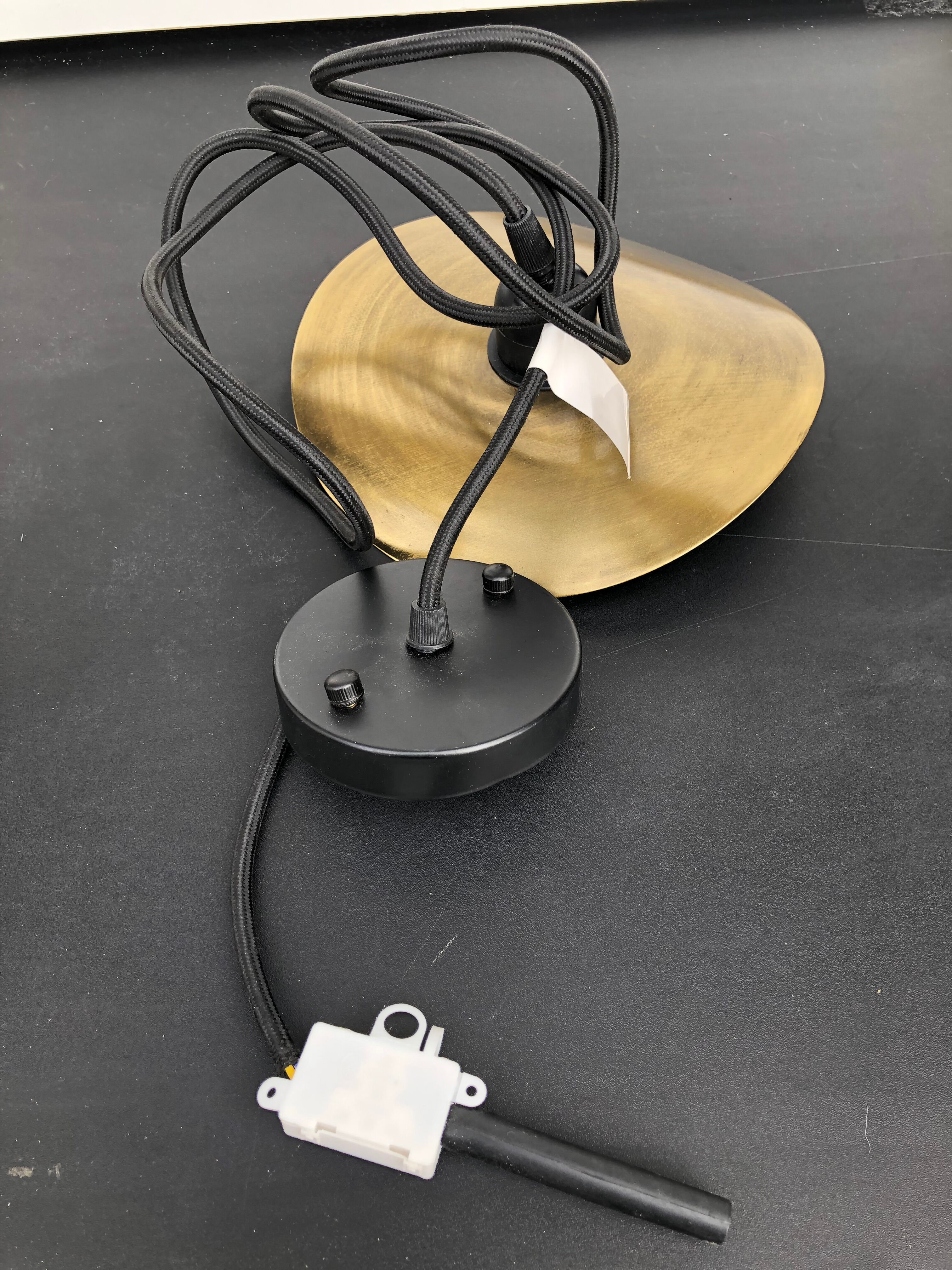 Mid-curved brass suspension
