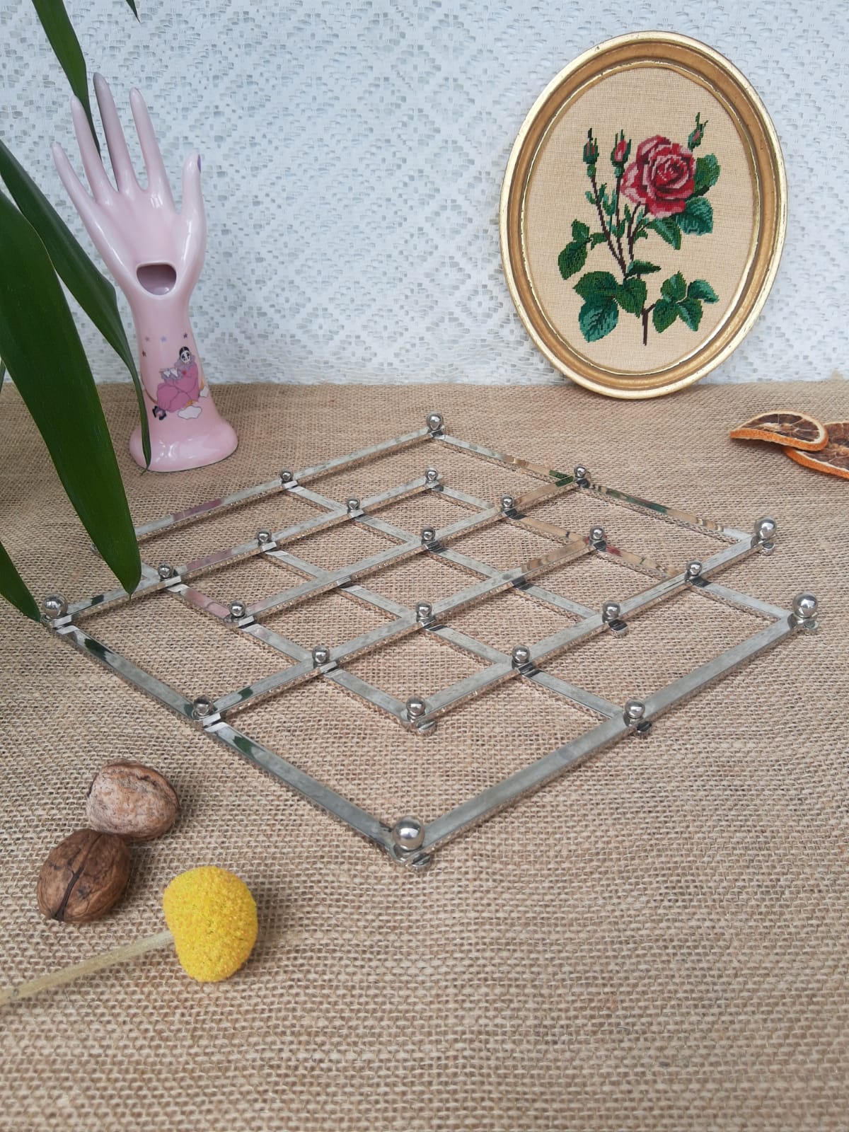 Stretchy silver metal flat bottom