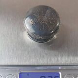 Ancienne saupoudreuse poudrier de table, en verre gravé et argent massif, X