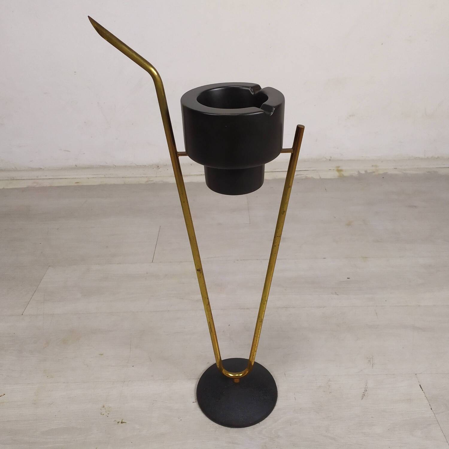 Ceramic ashtray base 50