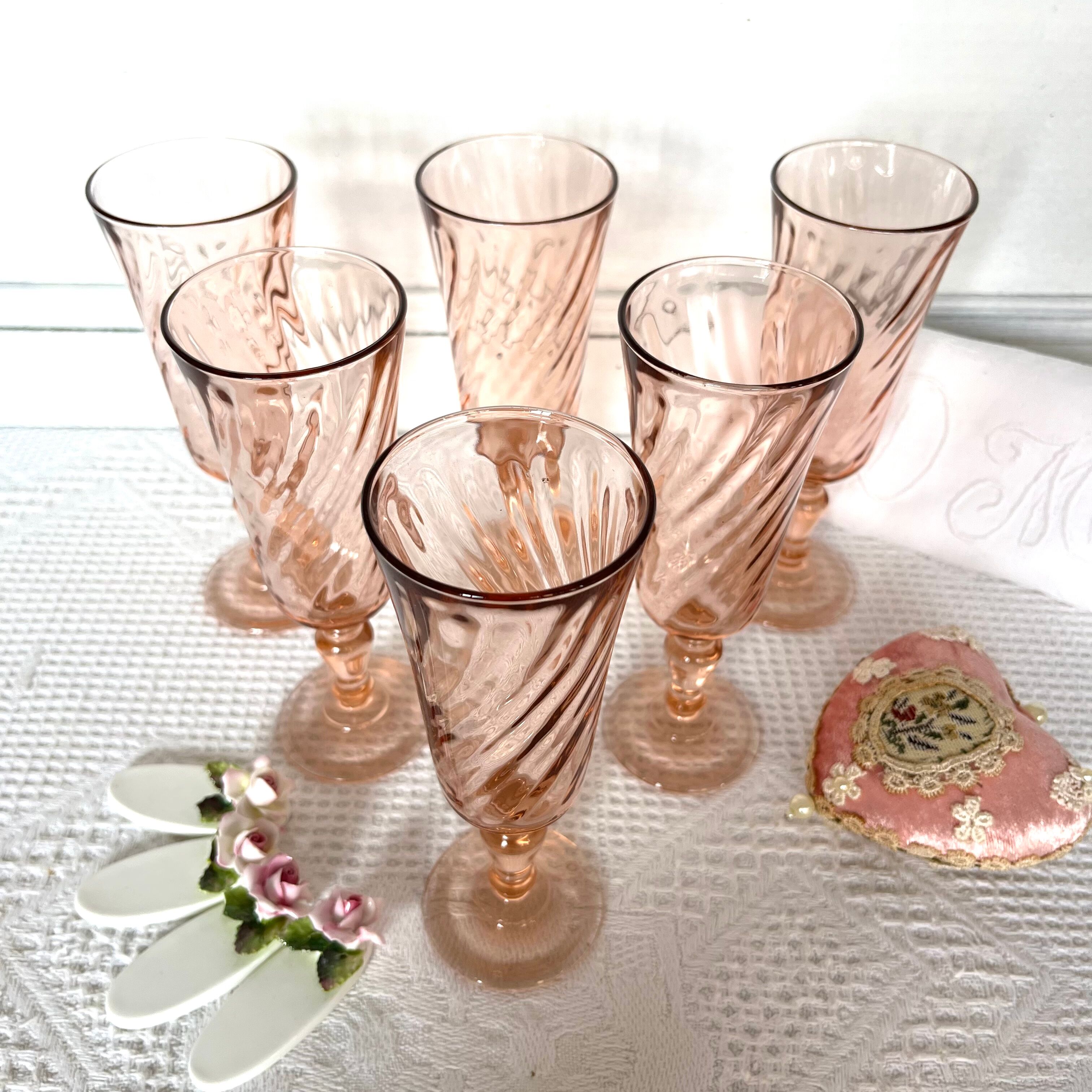 Vintage Luminarc champagne flutes
