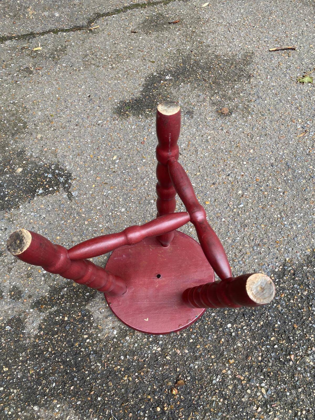 Asian tripod stool in solid wood, burgundy and beige flowers