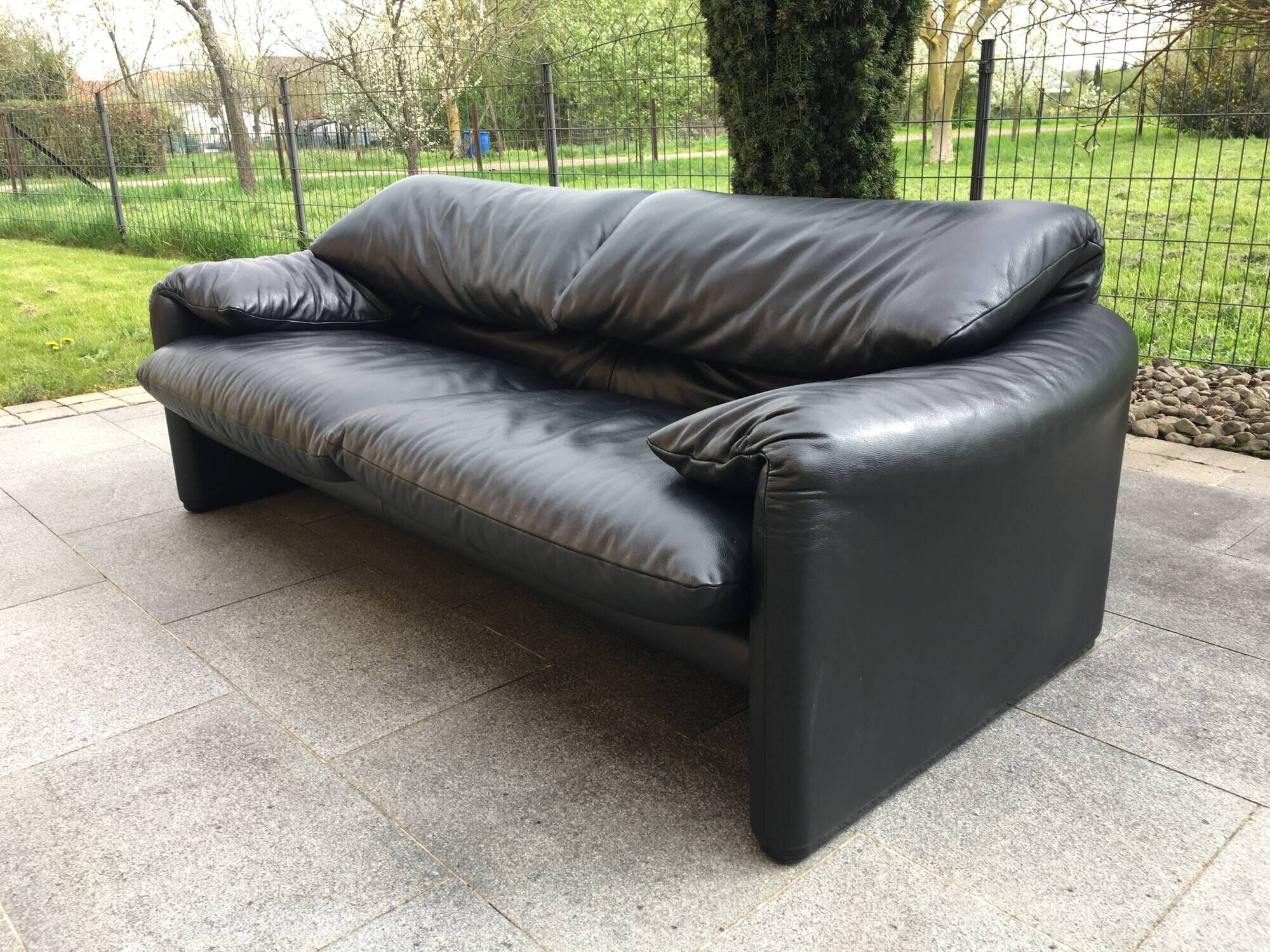 Maralunga sofa by Vico Magistretti Cassina 80s