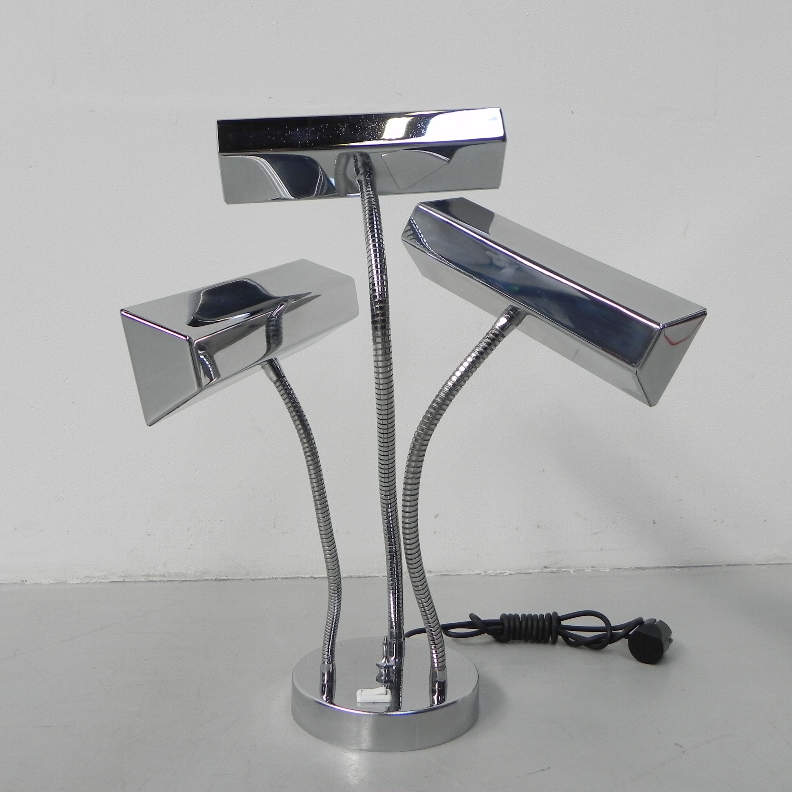Vintage desk lamp with 3 chromed shades