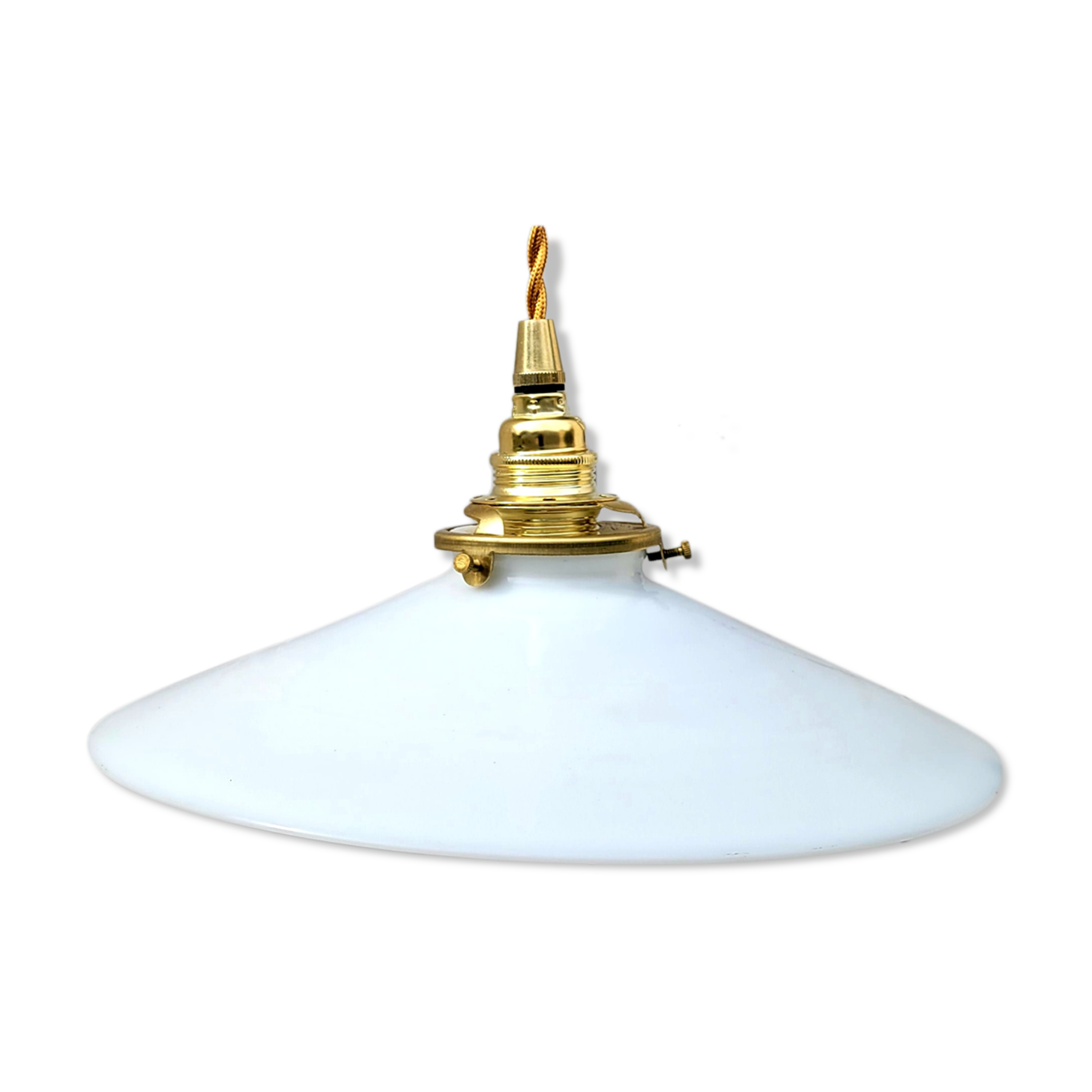 Smooth opaline suspension