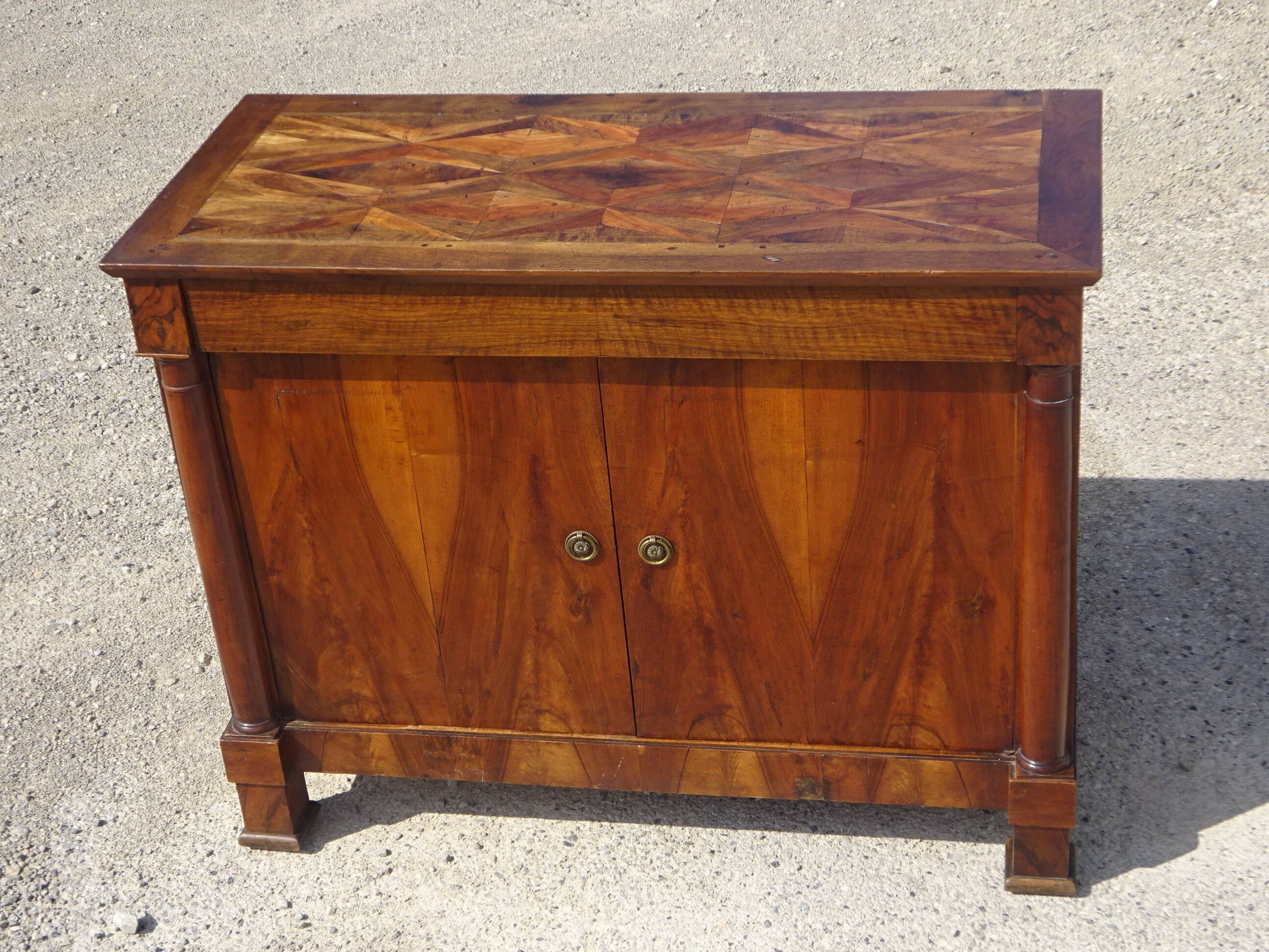 Antique buffet à colonnes semi détachées style Empire