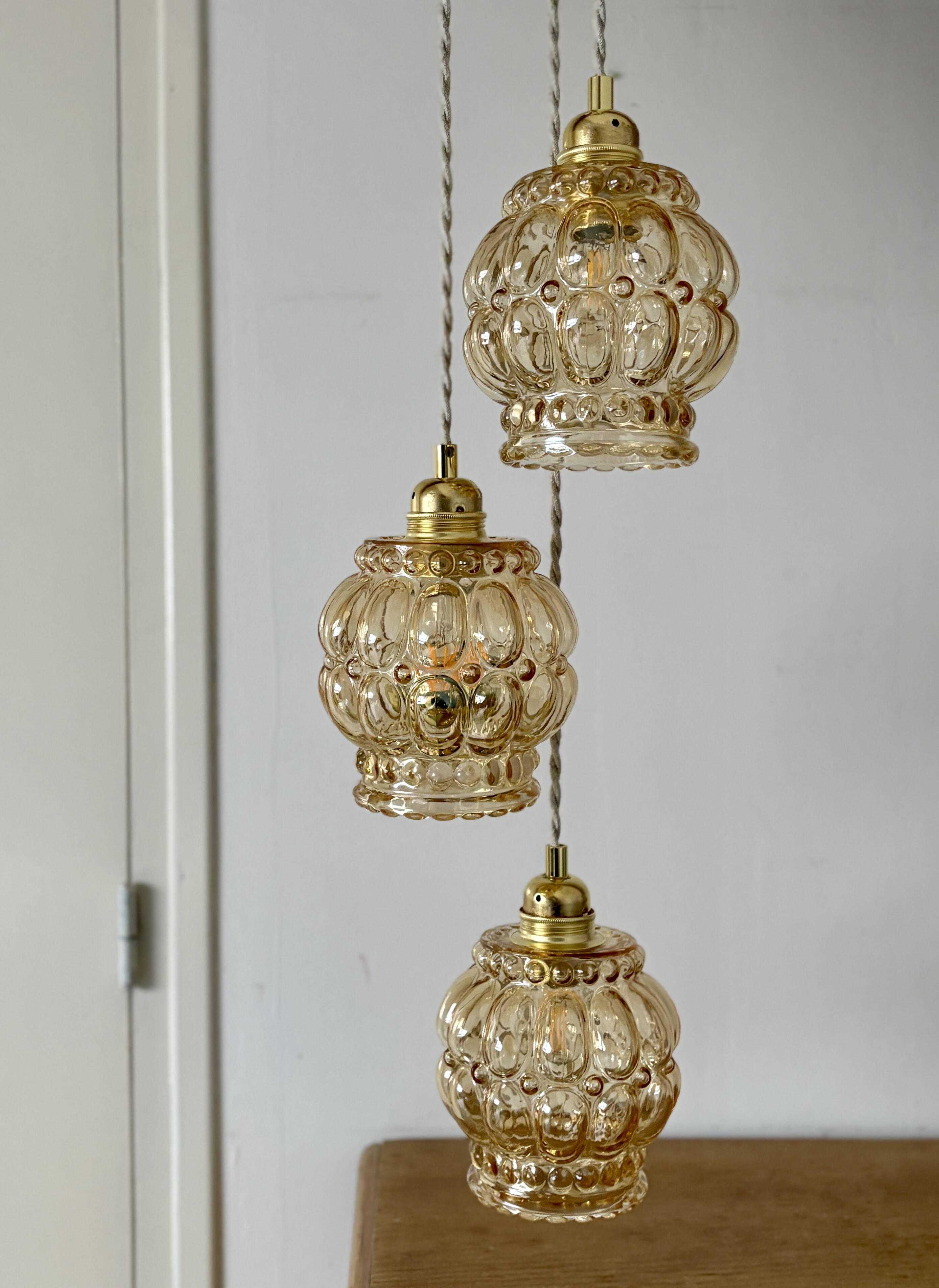 Suspension triple globes vintage en verre ambré bulle