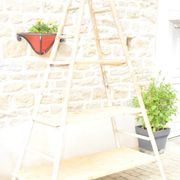 Echelle de peintre transformée en étagère