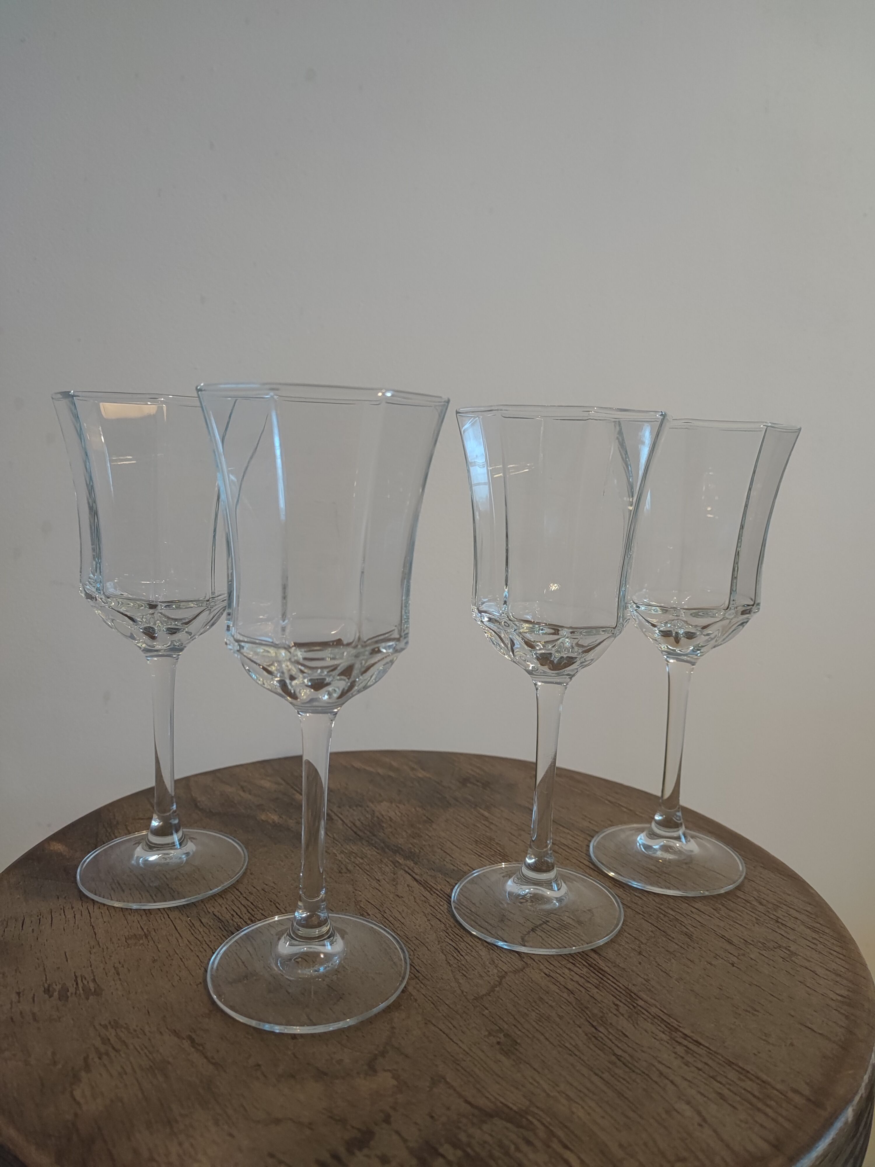 Set of 4 wine glasses