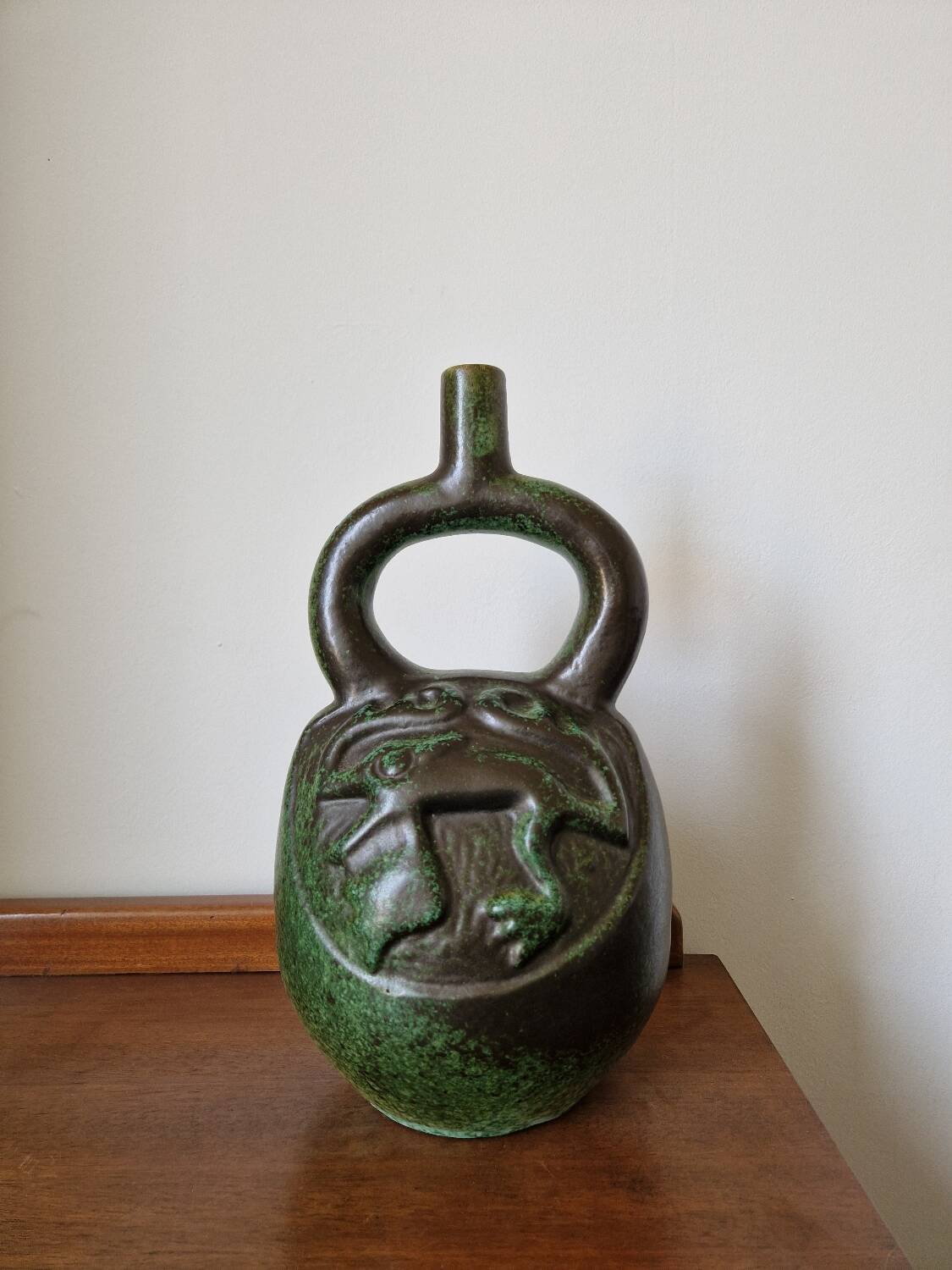 South American stirrup vase