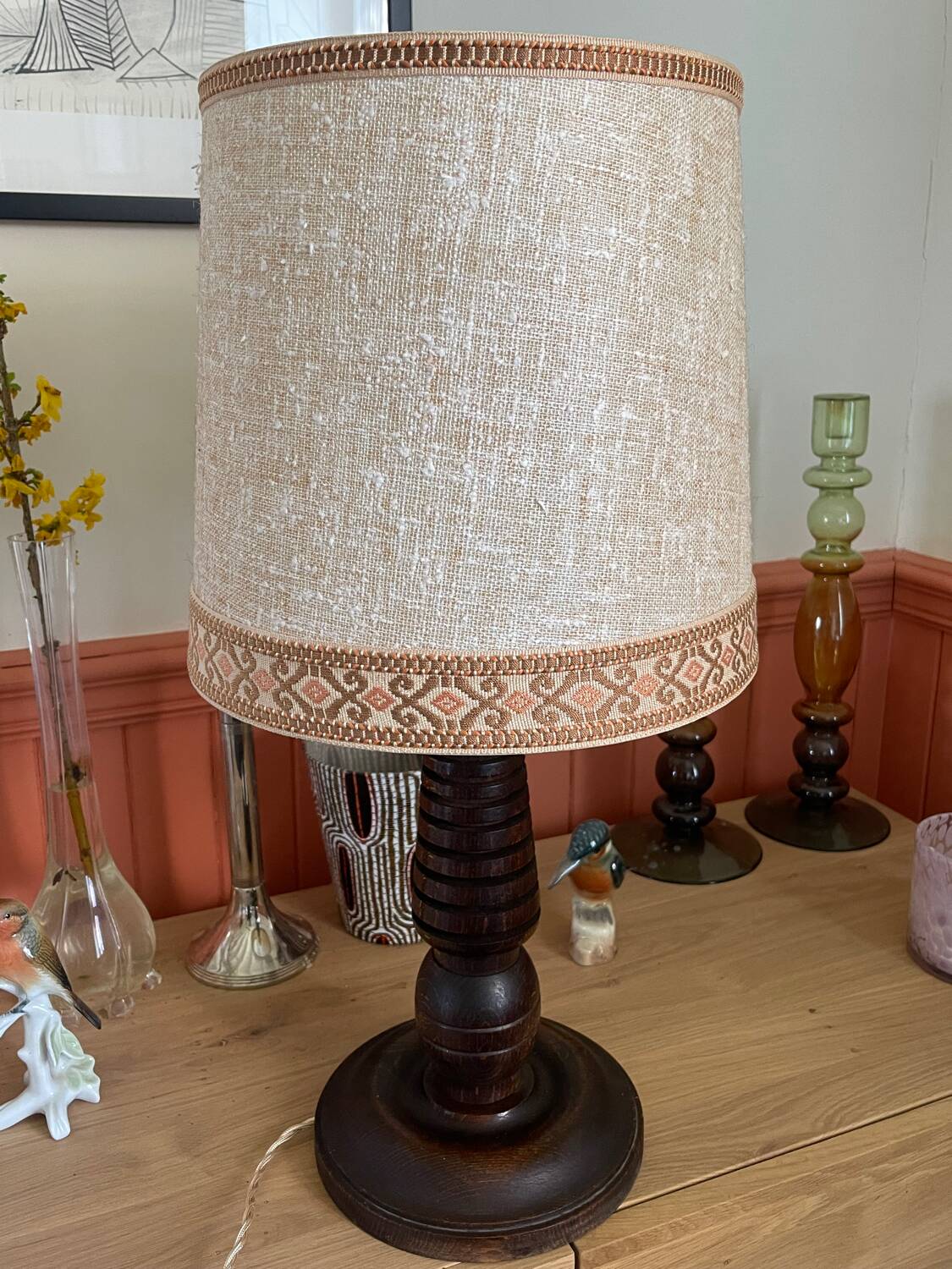 Turned wooden lamp bintahe