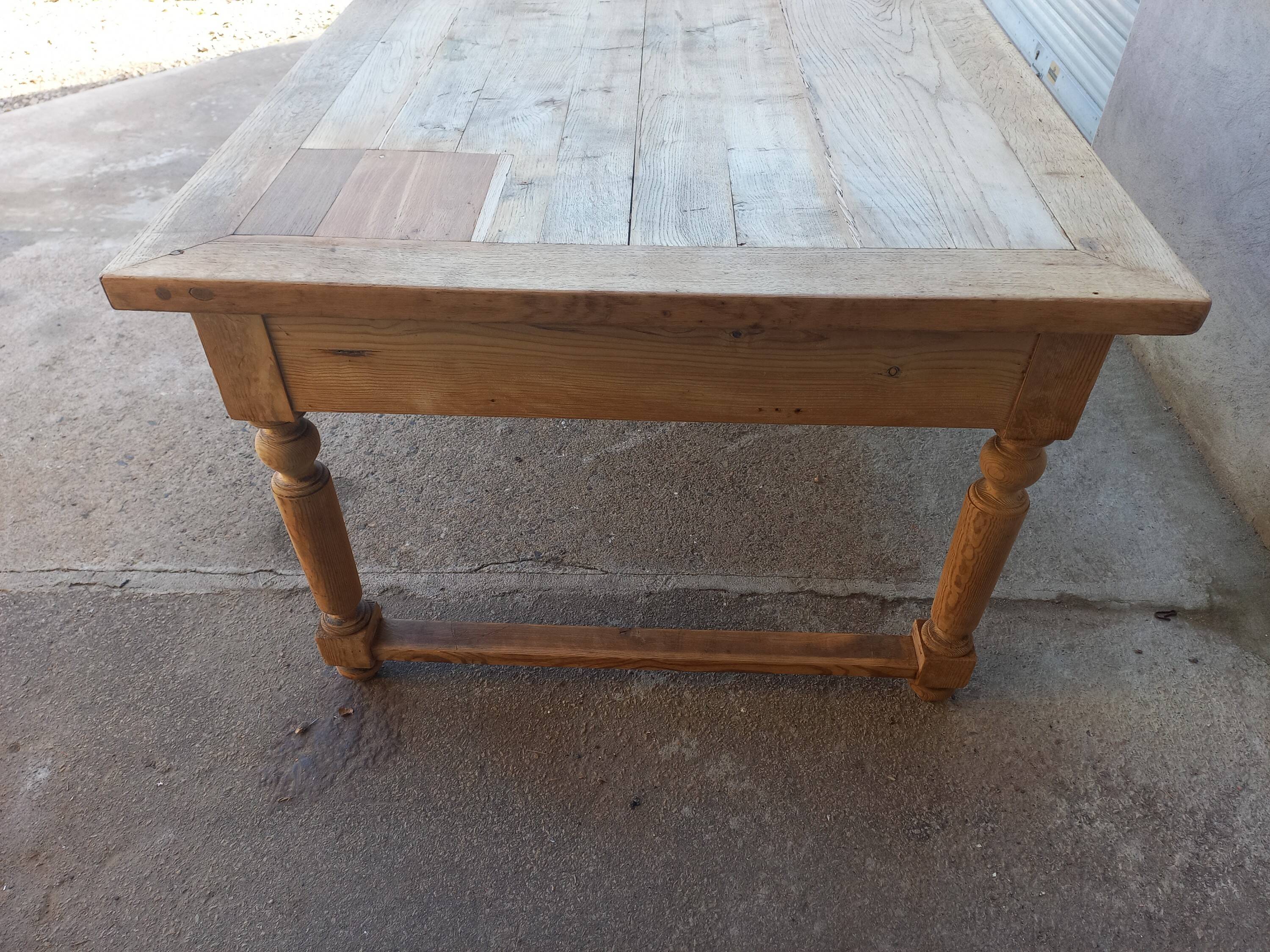 Grande table de communauté en chêne et sapin