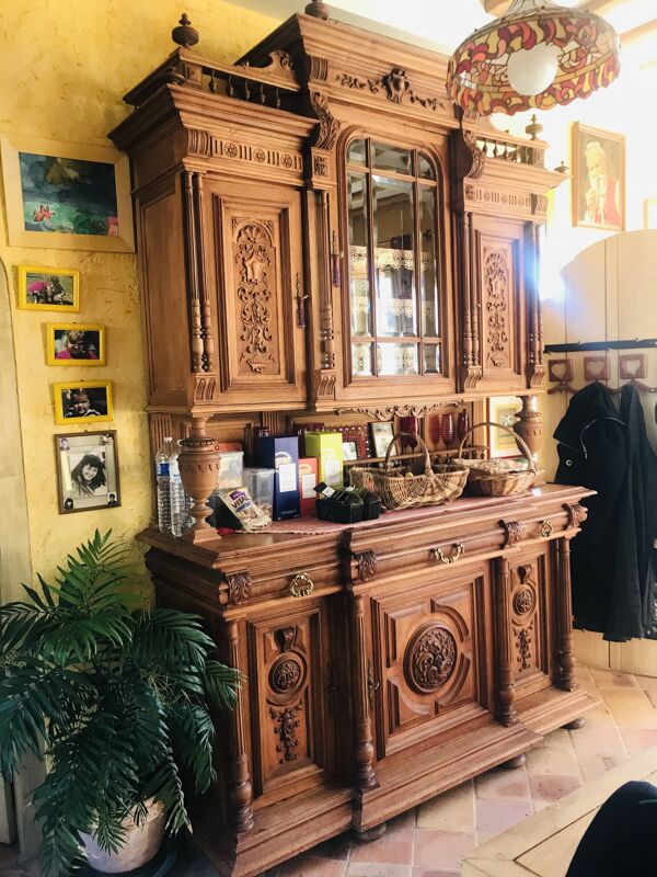 Buffet ancien, 2 corps en chêne massif style Henri II, vitrine en verre biseauté
