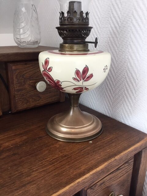 Oil lamp on old-footed Breton yellow copper foot