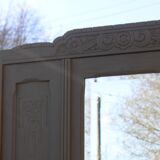 Art Deco wardrobe with three doors – Kaki Barda (Liberon)