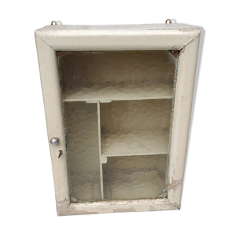 Armoire à pharmacie